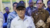 Menteri P2Mi Mukhtarudin Saat Memberikan Keterangan Pers Di Pelabuhan Ferry Internasional Batam Centre.