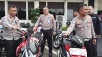 Kasat Lantas Kompol Afiditya Arief Wibowo Menunjukkan Motor Motor Yang Diamankan Karena Menggunakan Knalpot Brong Dan Motor Balap Liar Kasat Lantas Kompol Afiditya Arief Wibowo Menunjukkan Motor Motor Yang Diamankan Karena Menggunakan Knalpot Brong Dan Motor Balap Liar