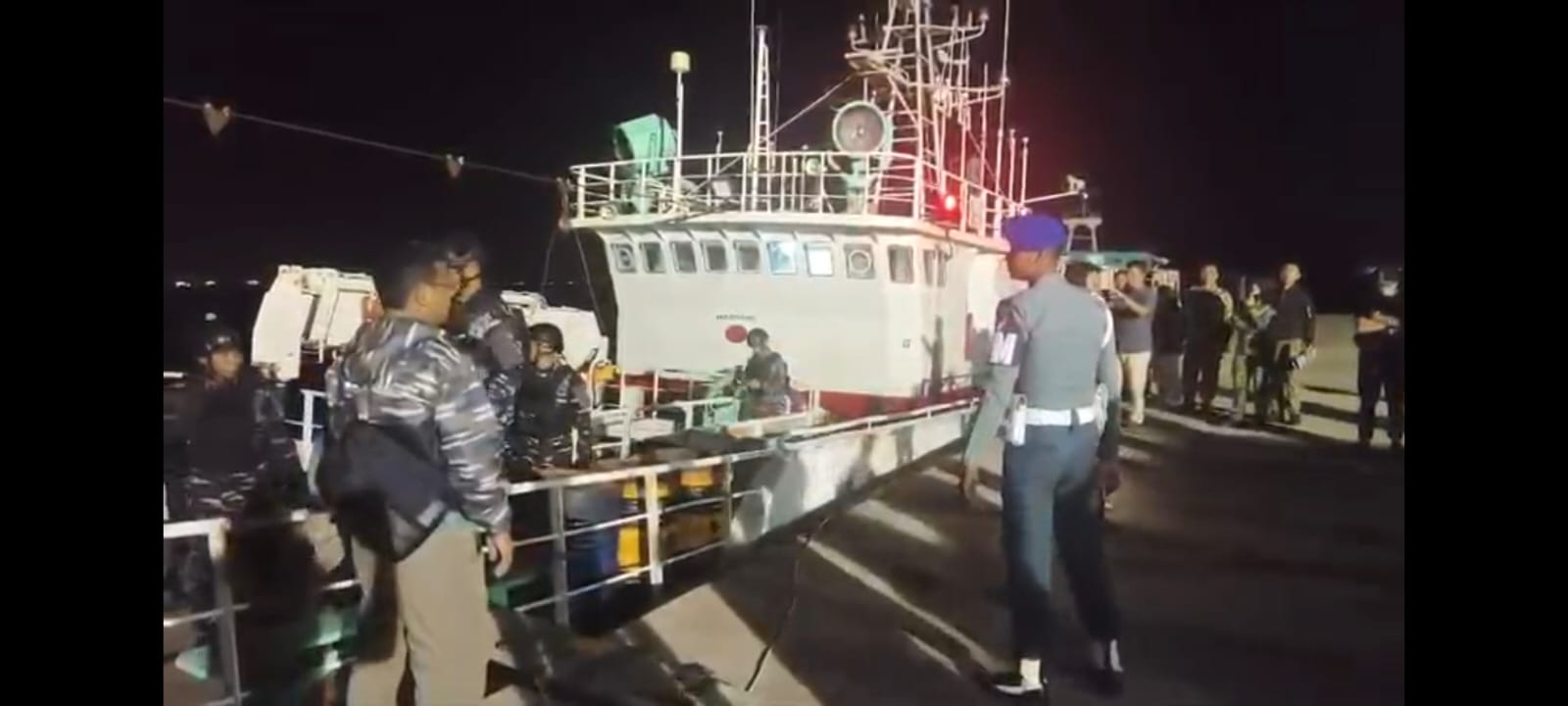 Petugas Gabungan BNN, Bea Cukai, Polda kepri Dan TNI AL Mengamankan Kapal Berbendera Tanzania, MV King Sun Yang Mengangkut 1,3 Ton Ketamine Di Perairan Pulau Berakit Bintan.