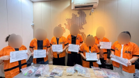 Para Pelaku Penyelundupan Bubuk Emas Padat Yang Diamankan Bea Cukai Batam.