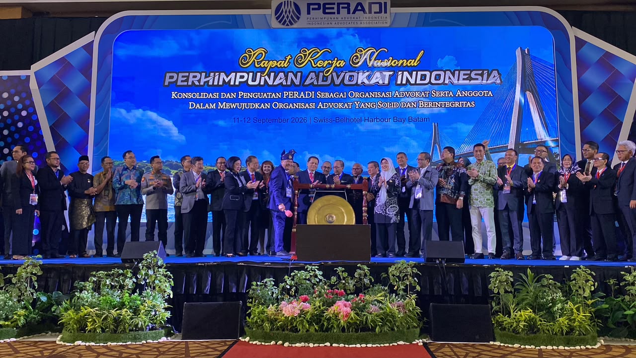 Ketua Umum Perhiasan Advokat Indonesia (Peradi) sekaligus advokat senior Otto Hasibuan Secara Resmi Membuka Rakernas Di Kota Batam.