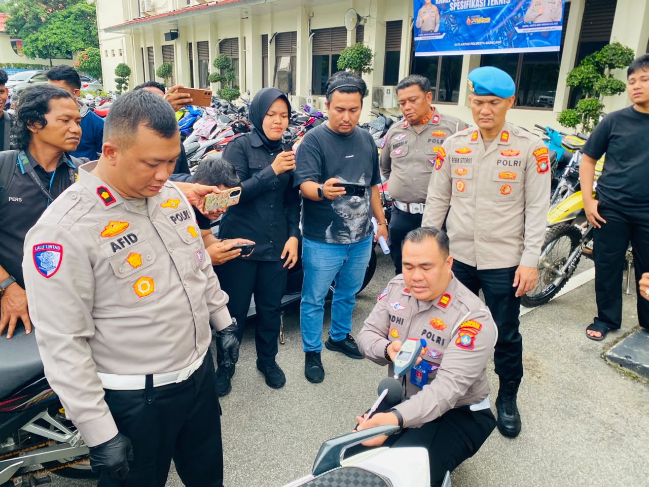 Kasatlantas Polresta Barelang, Kompol Afiditya Arief Wibowo Meninjau Pengecekan Suara Knalpot Dengan Menggunakan Desibel, Alat Pengukur Kebisingan Suara