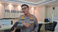 Kapolsek Lubuk Baja, AKP Cindo Kottama Saat Memberikan Keterangan Pers Terkait Video Viral Penganiayaan Tukang Parkir Di Hotel Lovina Inn Nagoya