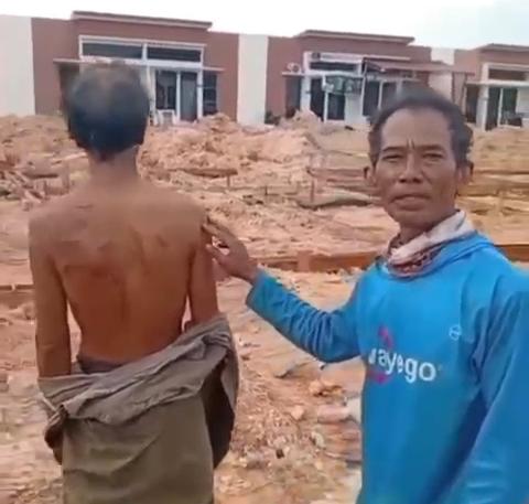 Tangkapan Layar Video Viral Penganiayaan Pekerja Bangunan Yang Memperlihatkan Bekas Luka