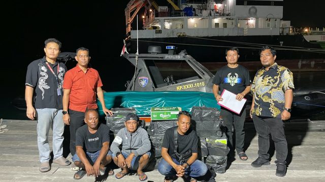 Ditpolairud Polda Kepulauan Riau Menggagalkan Penyelundupan Puluhan Karton Minuman Keras Ilegal Di Perairan Tanjung Riau.