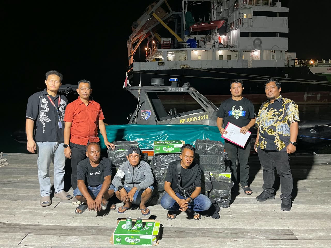 Ditpolairud Polda Kepulauan Riau Menggagalkan Penyelundupan Puluhan Karton Minuman Keras Ilegal Di Perairan Tanjung Riau.